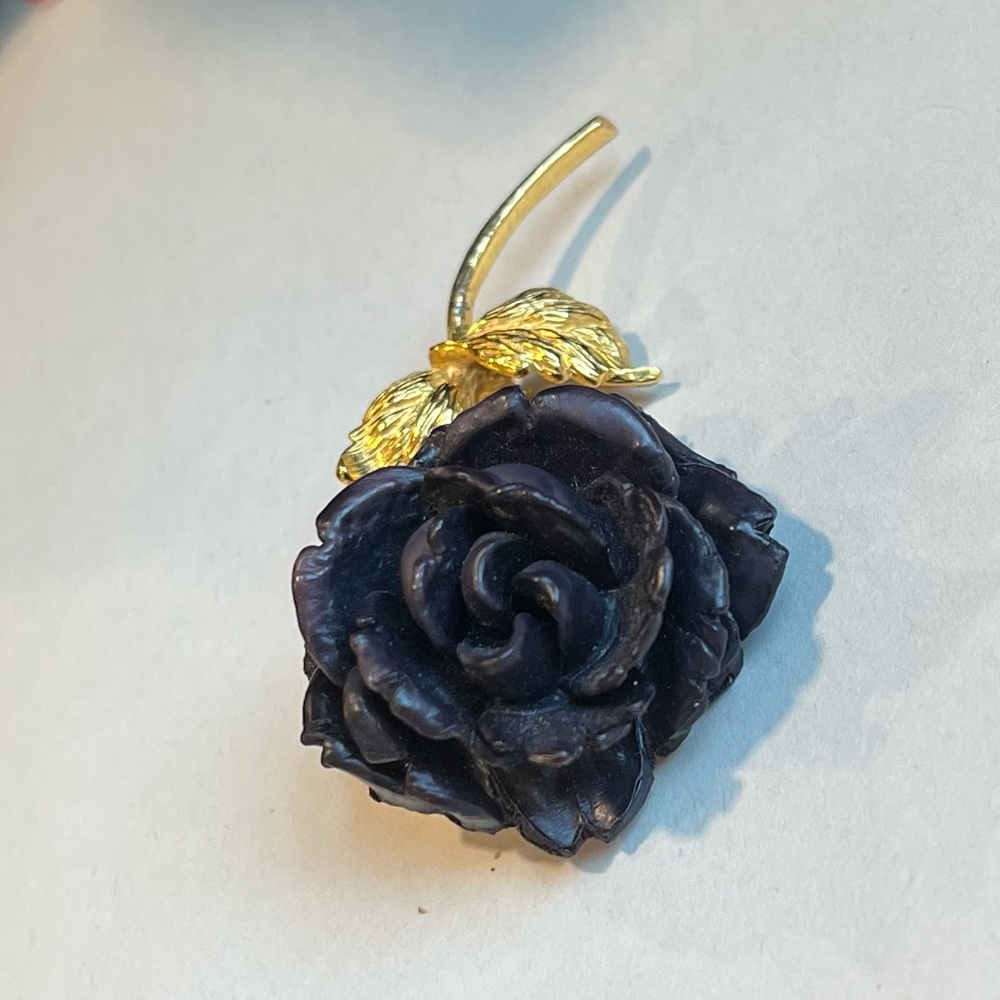 Rare JEANNE Vintage Black Rose / Gold Tone Brooch - Signed